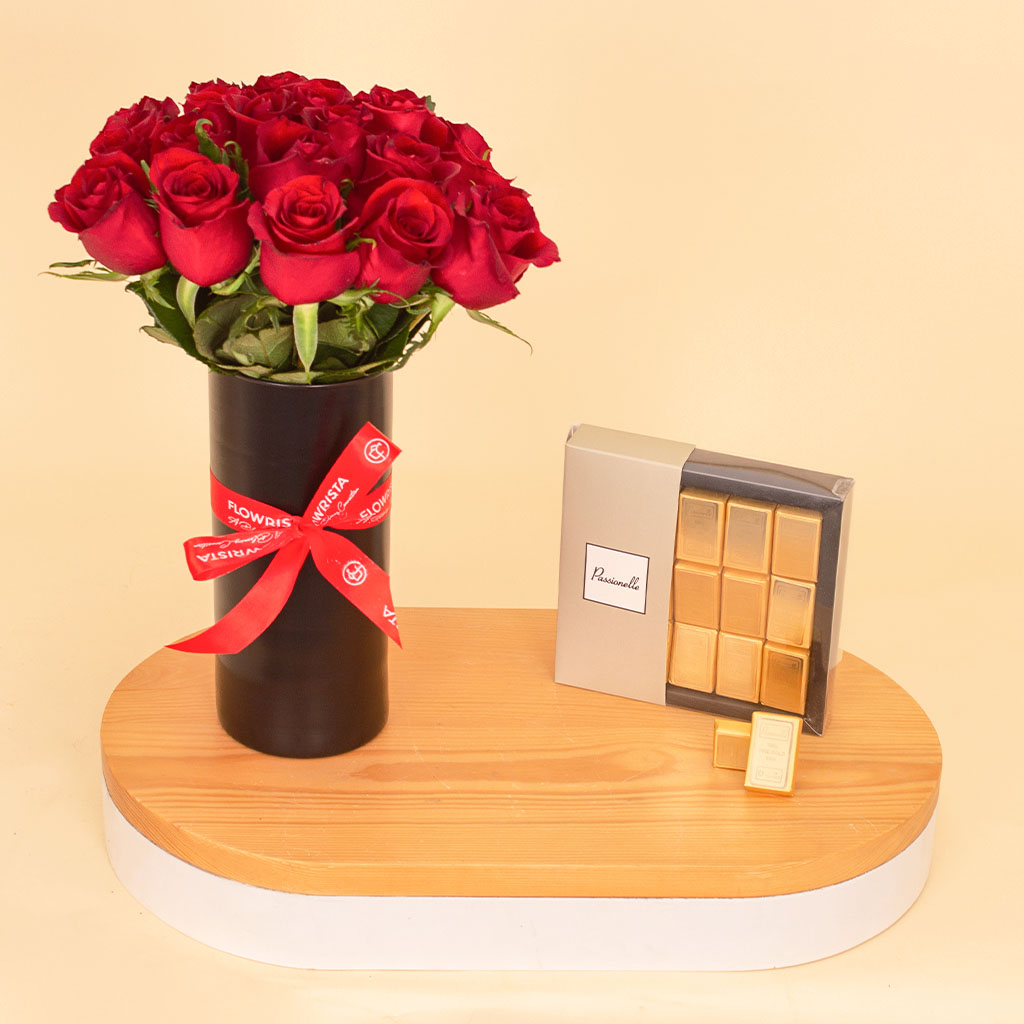 product-image-Passionelle Gold Ingot Box And Red Roses Vase
