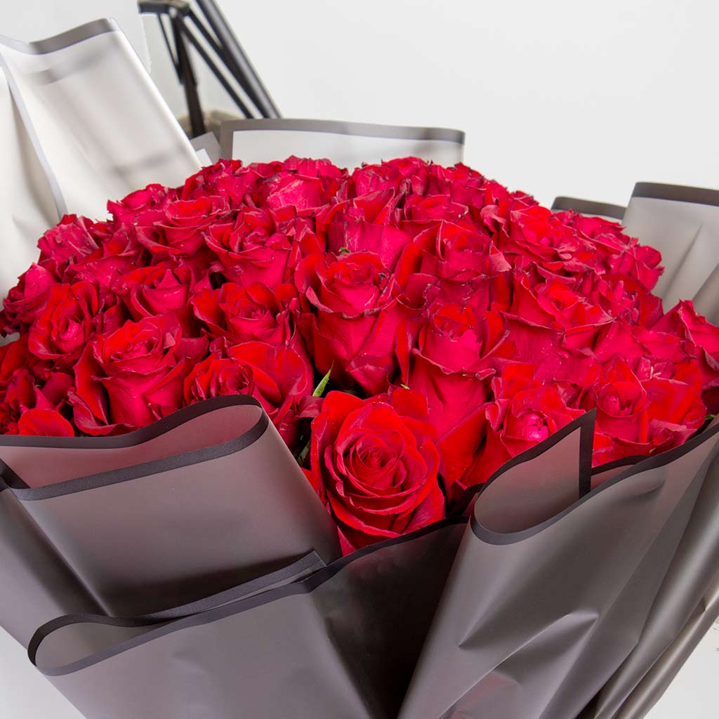 product-image-باقة فاخرة من الورود الحمراء