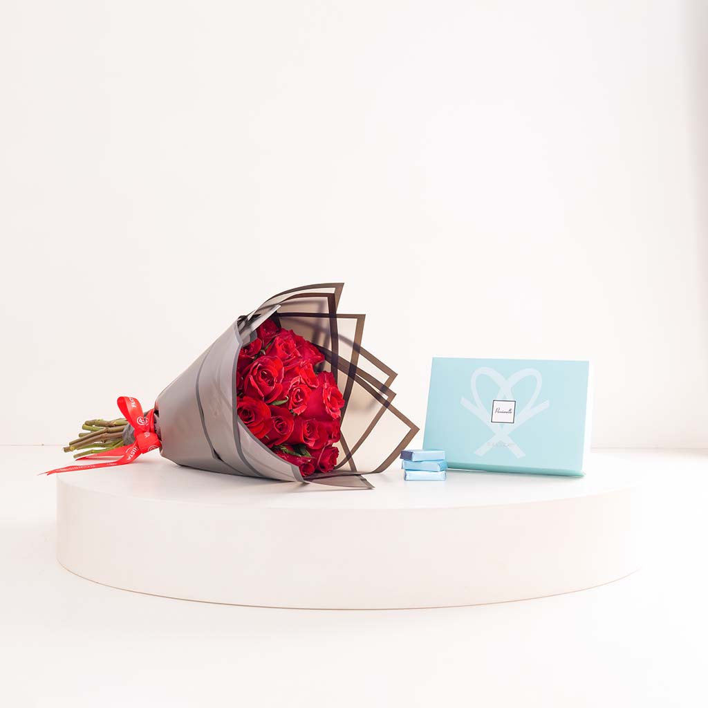 Flowrista Online Flowers Shop Passionelle Delicat Mini And 15 Red Roses
