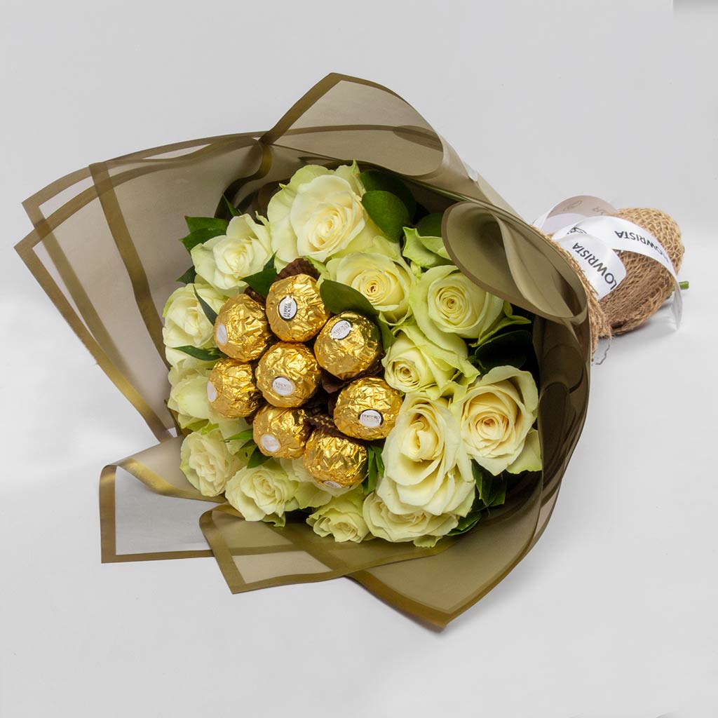 Flowrista Online Flowers Shop باقة من 15 وردة بيضاء و شوكولاتة فيريرو روشيه
