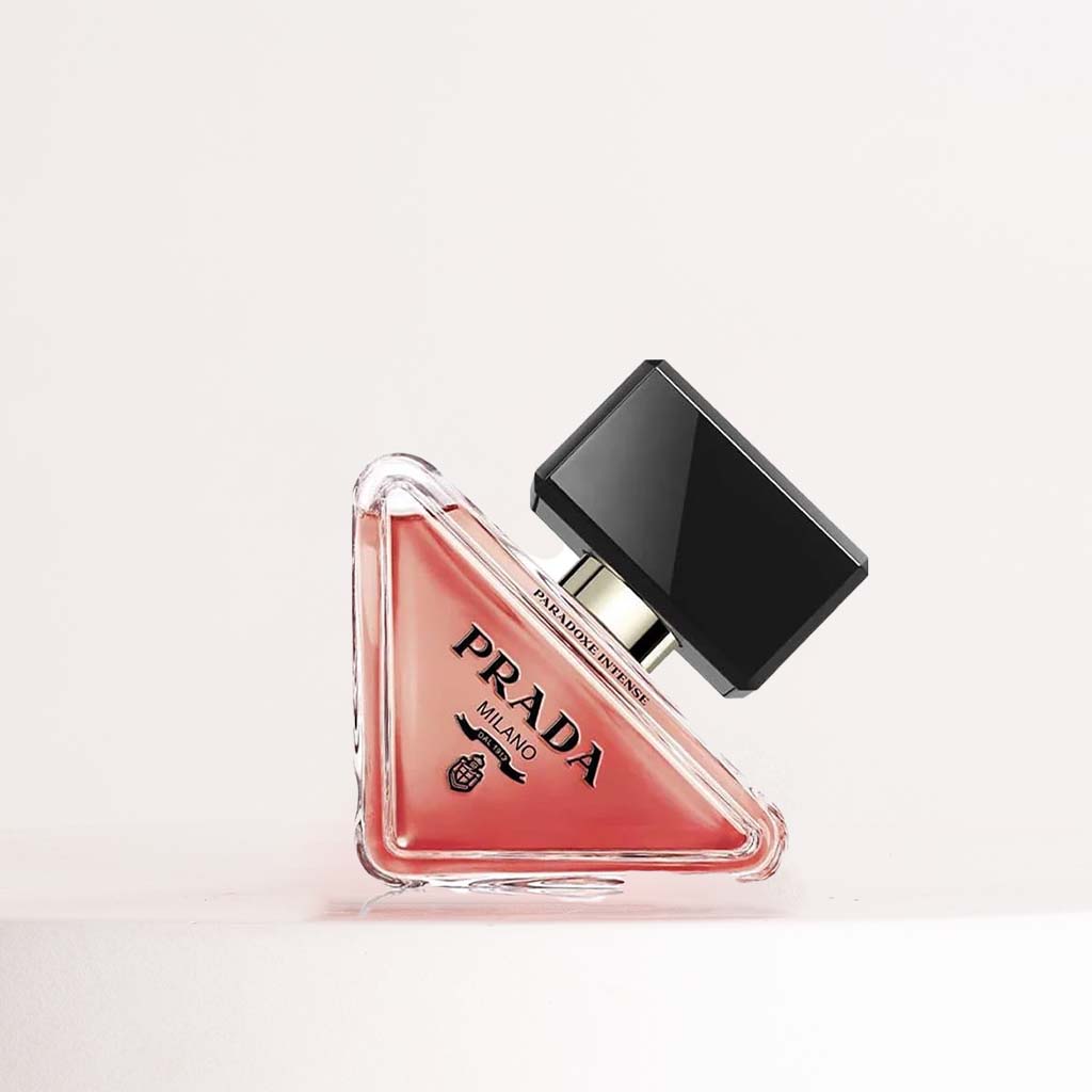 product-image-Prada Paradoxe Radical Essence Parfum 90ml & 15 Revival Roses Hand Bouquet