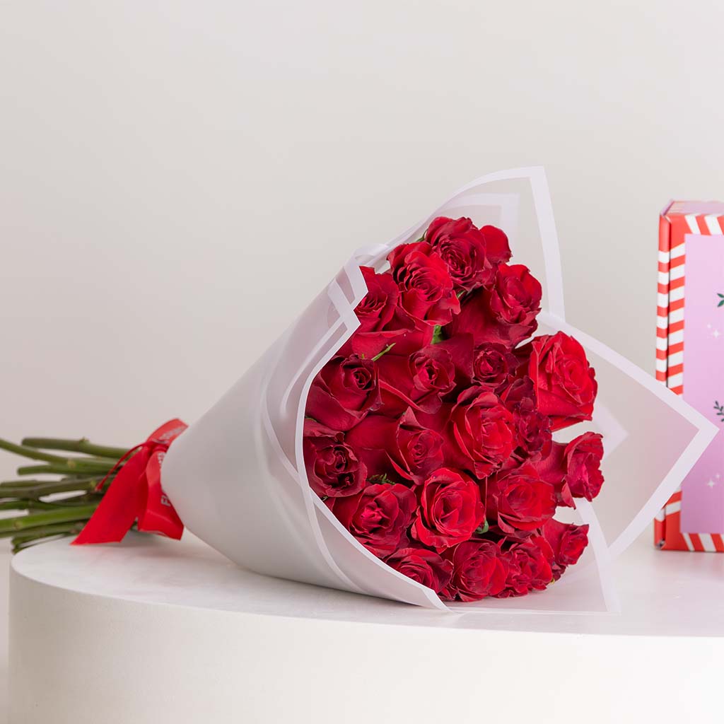 product-image-مجموعة جوفياليتي ليلاك جلو وباقة ورود حمراء