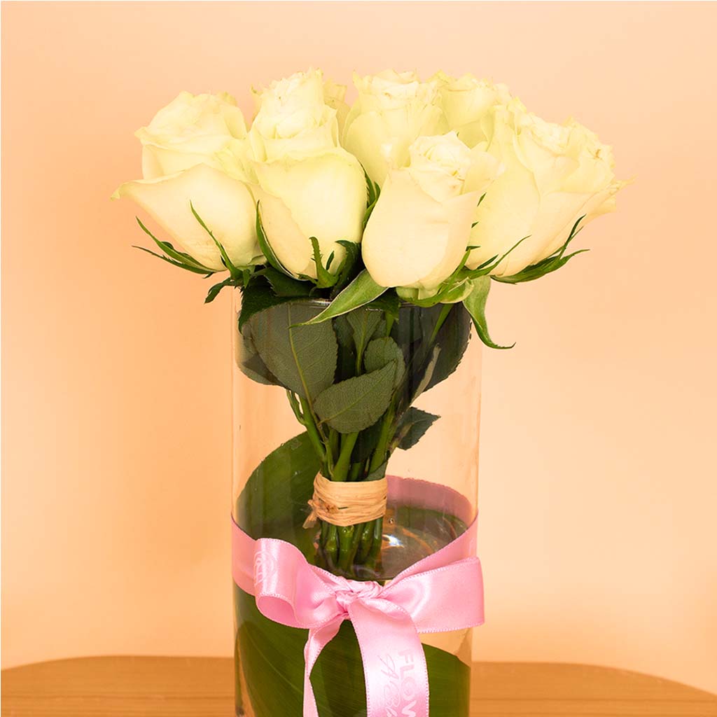 product-image-Nola Nutella Crunchy Cake & White Roses Vase