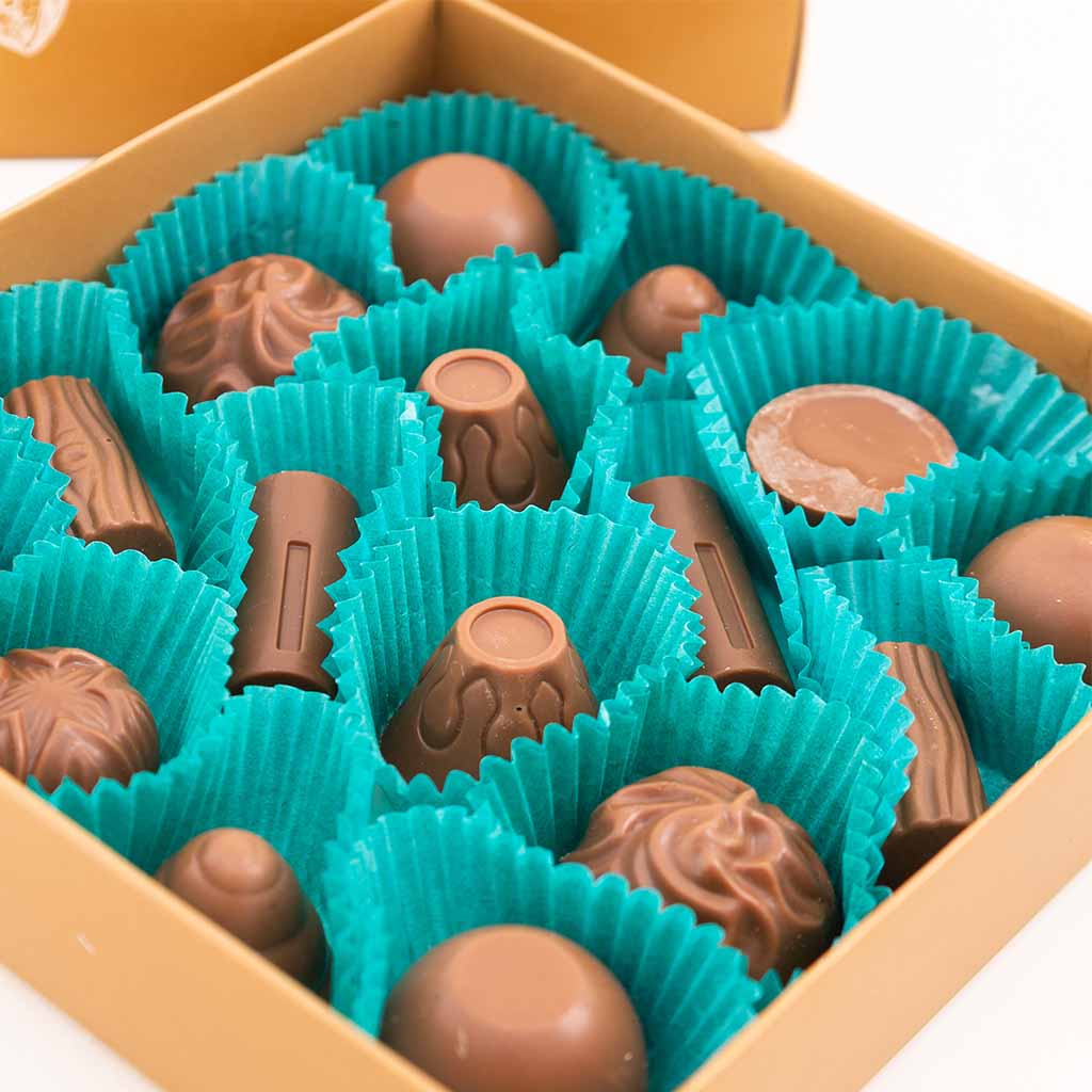 product-image-شوكولاتة من هاوس أوف كوكا قطعة مع بوكية من 20 وردة حمراء