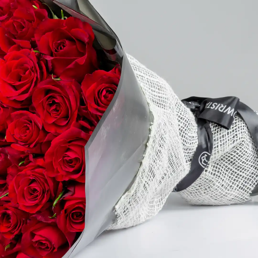 product-image-Luxury Hand Bouquet – Red Roses