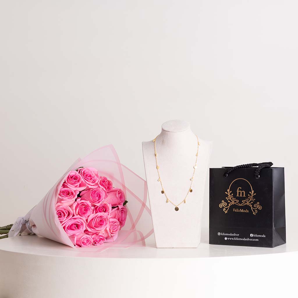 Flowrista Online Flowers Shop قلادة فيليزمودا الفضية بدوائر متعددة وباقة يد وردية