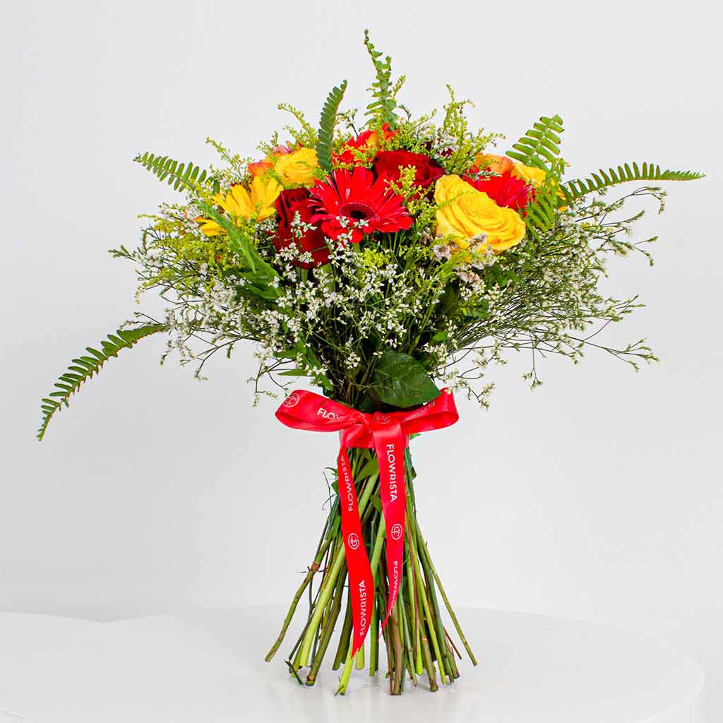 product-image-باقة ورود متنوعة - ورود حمراء وصفراء وبيضاء مع خضرة