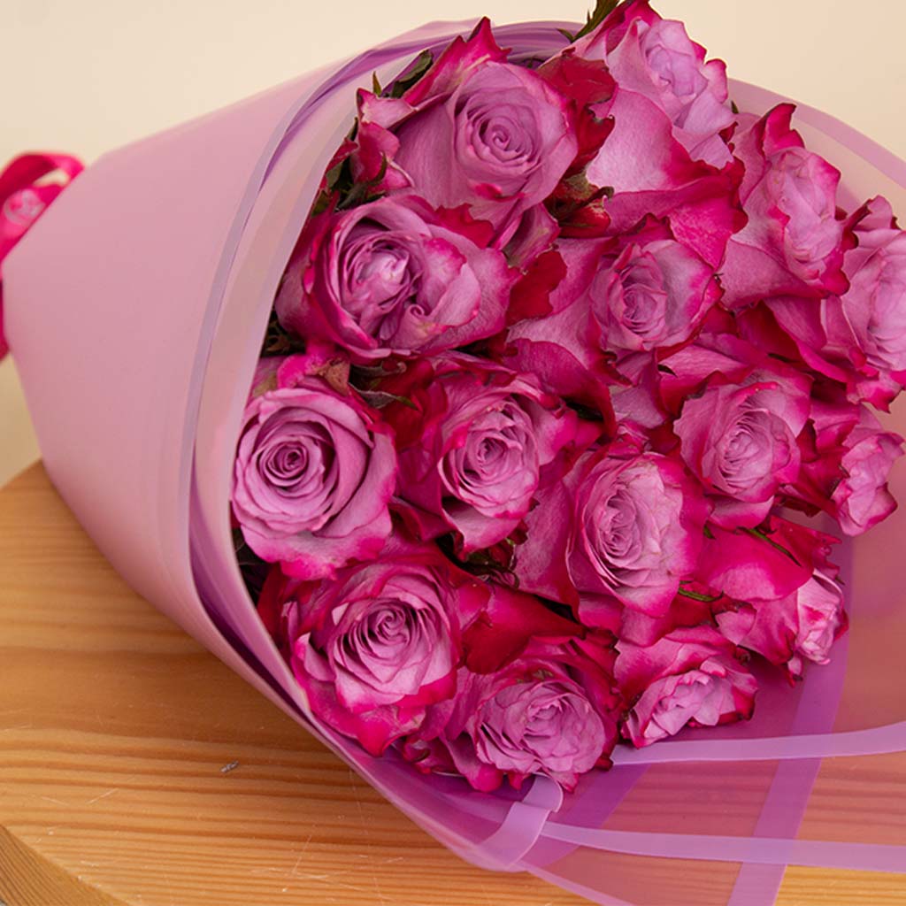 product-image-Essentials Autumn Everyday Pouch And 15 Roses