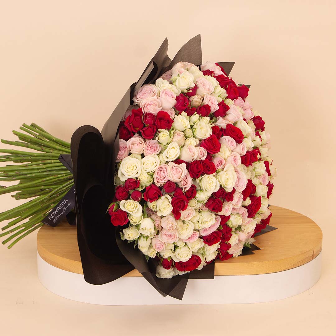 product-image-فلوريستا | باقة من 150 وردة بيضاء، وردية، وحمراء