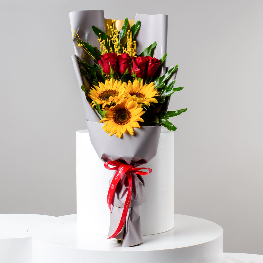 product-image-باقة عباد الشمس مع الورود الحمراء