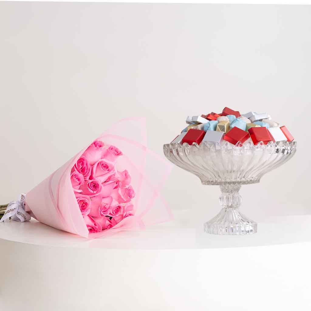 Flowrista Online Flowers Shop شوكولاتة تشوكليت فاكتوري ١ كجم وباقة ورود ريفايفل