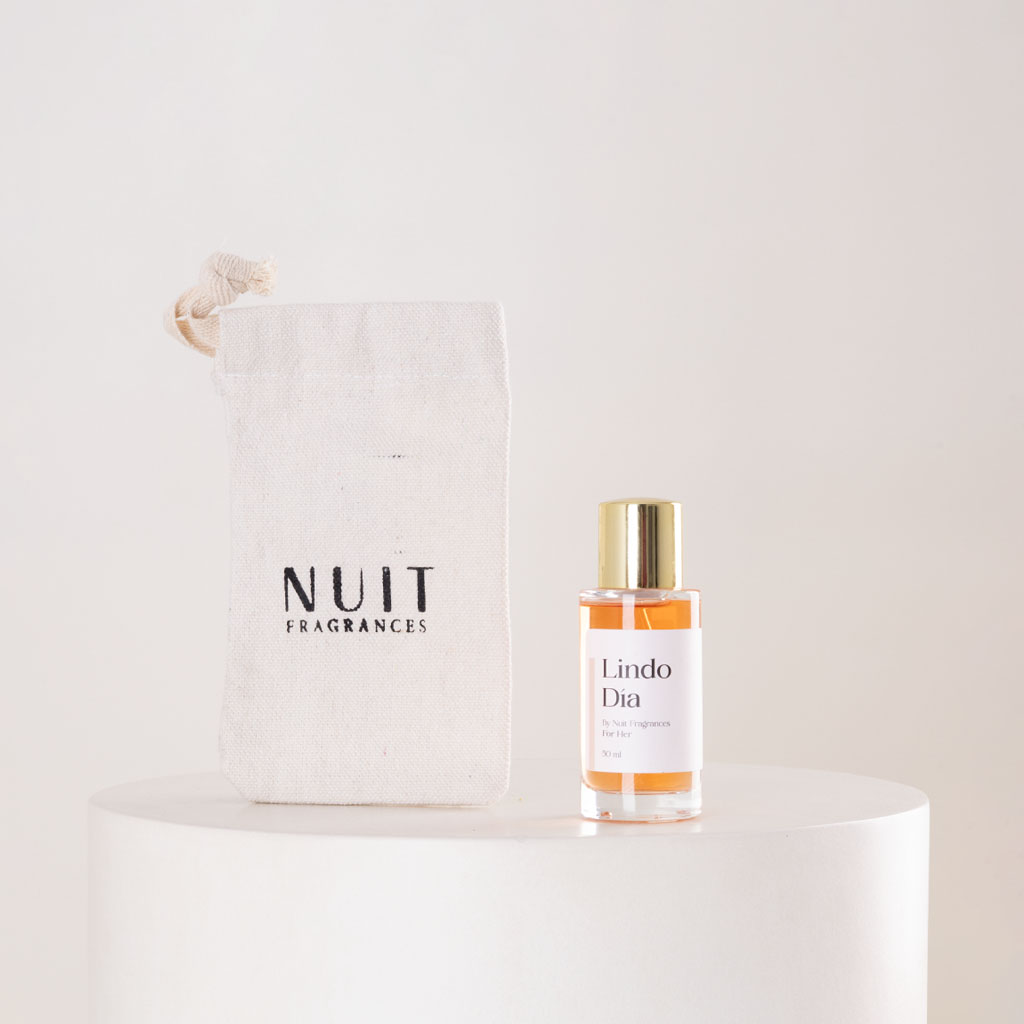 product-image-Nuit Lindo Día Eau de Parfum 50ml & Red Roses Bouquet