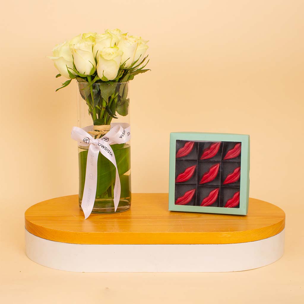 product-image-Chocolate Factory Bonbon 135 g & 15 White Roses Vase
