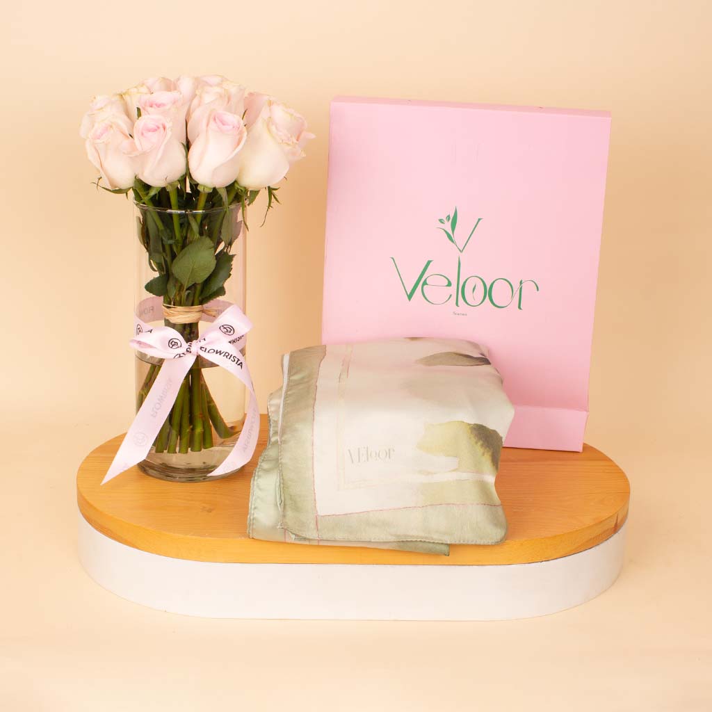 product-image-Veloor Sūkoon Scarf & Pink Roses Vase