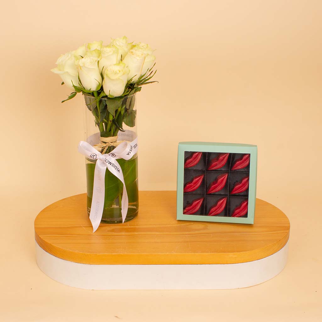 product-image-Chocolate Factory Bonbon 135 g & 15 White Roses Vase