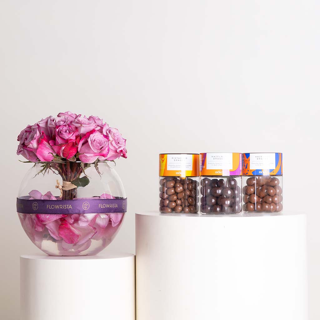 Flowrista Online Flowers Shop برطمانات شوكولاتة موكو ومزهرية ورود بنفسجية
