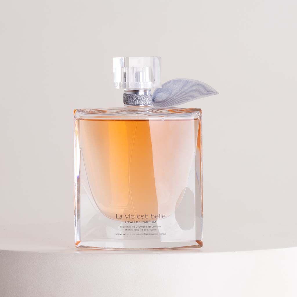 product-image-Lancôme La Vie Est Belle Eau de Parfum 100ml & 15 Revival Roses Hand Bouquet