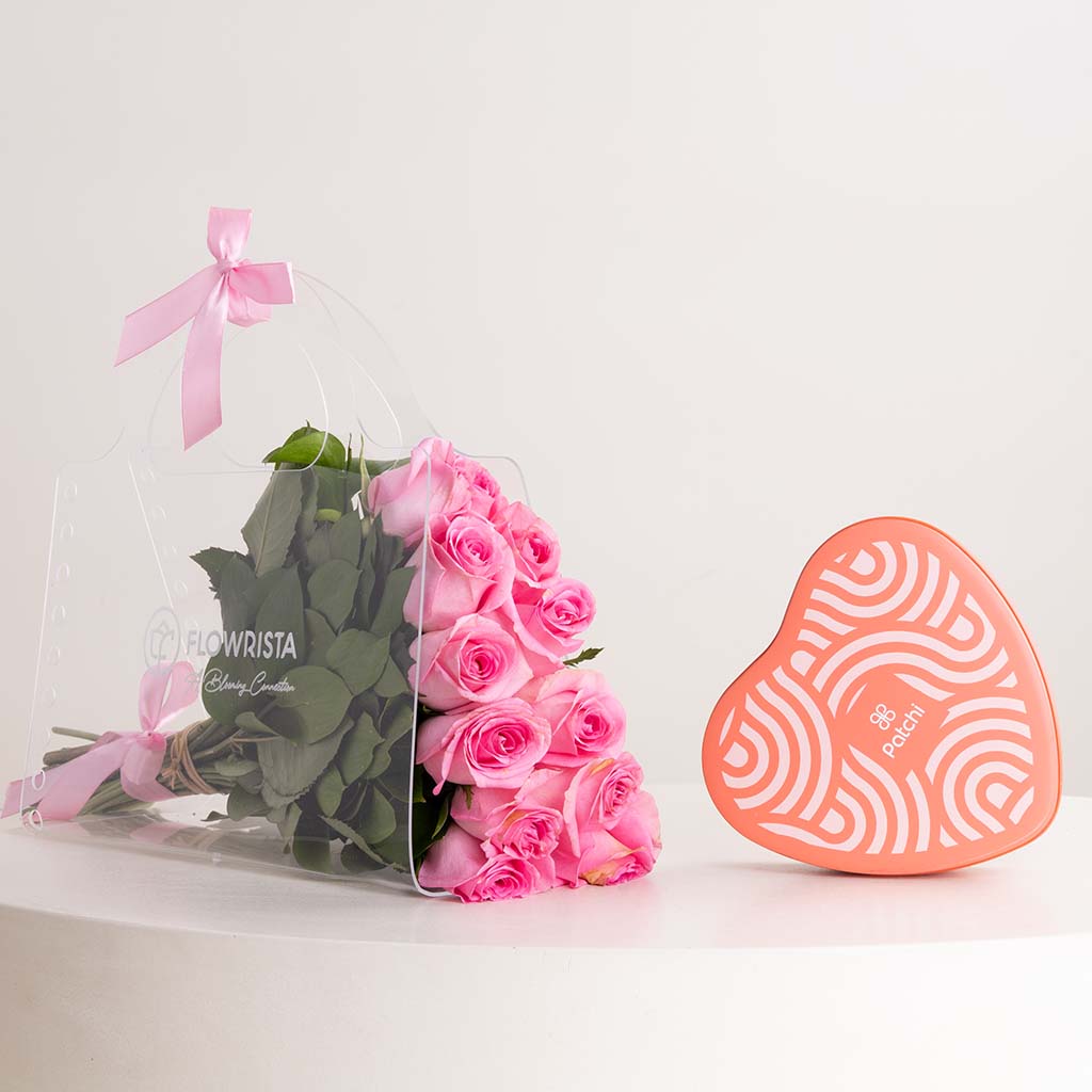 Flowrista Online Flowers Shop شنطة 12 وردة وردية مع علبة باتشي المعدنية 22 قطعة