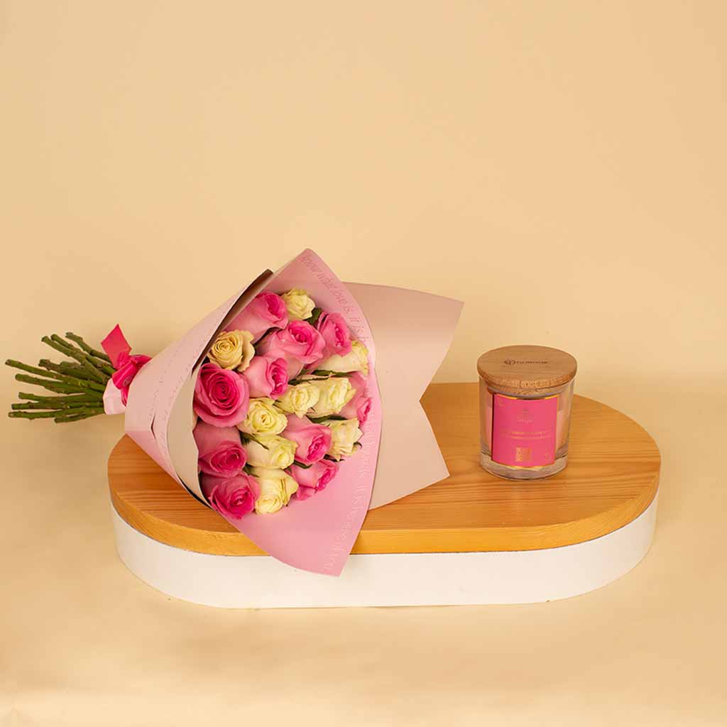 product-image-هدية خالدة: ورود بيضاء - ٢٠ ساقًا وشمعة