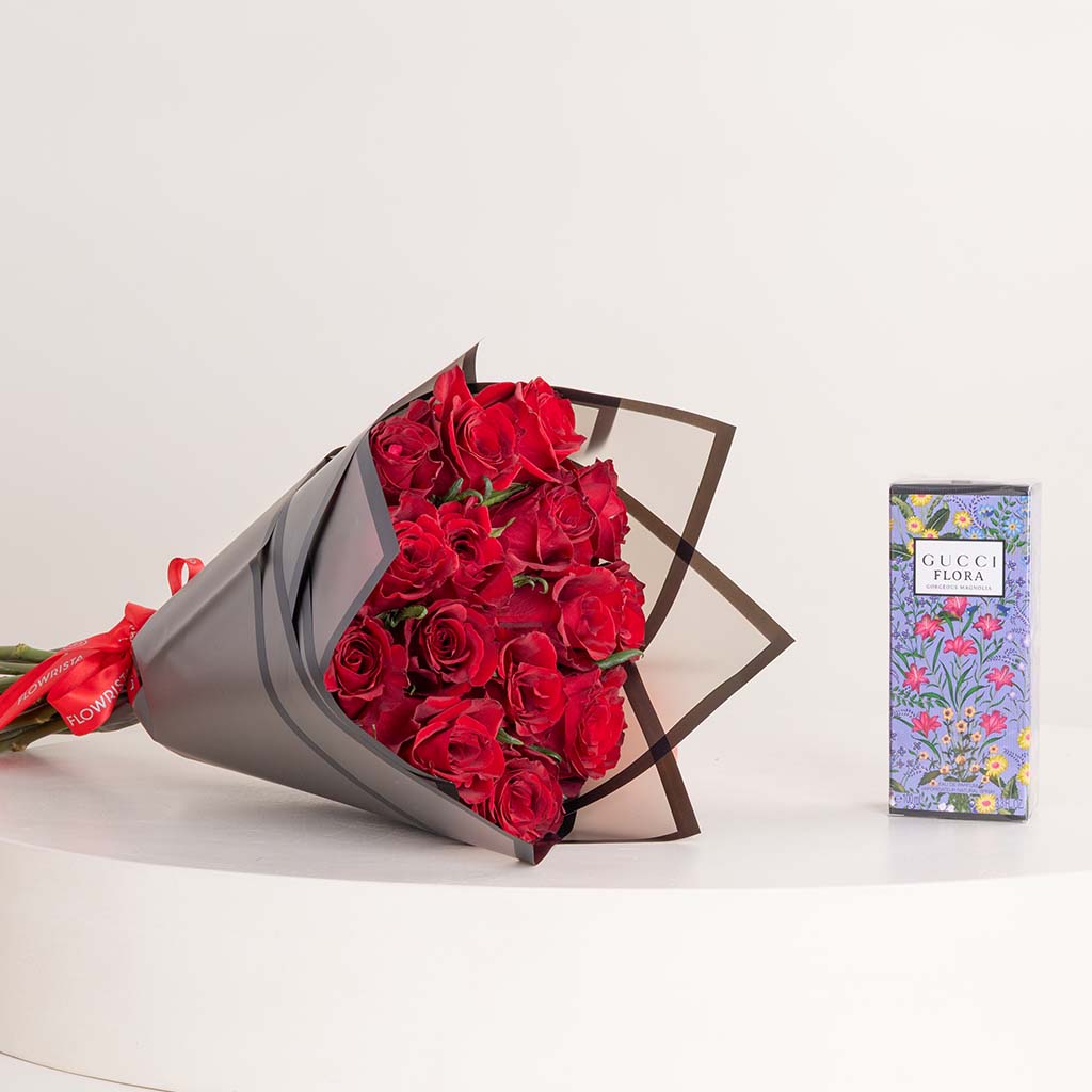 Flowrista Online Flowers Shop غوتشي فلورا جورجيوس ماغنوليا للنساء عطر أو دو بارفان، ١٠٠ مل مع باقة من ١٥ وردة حمراء