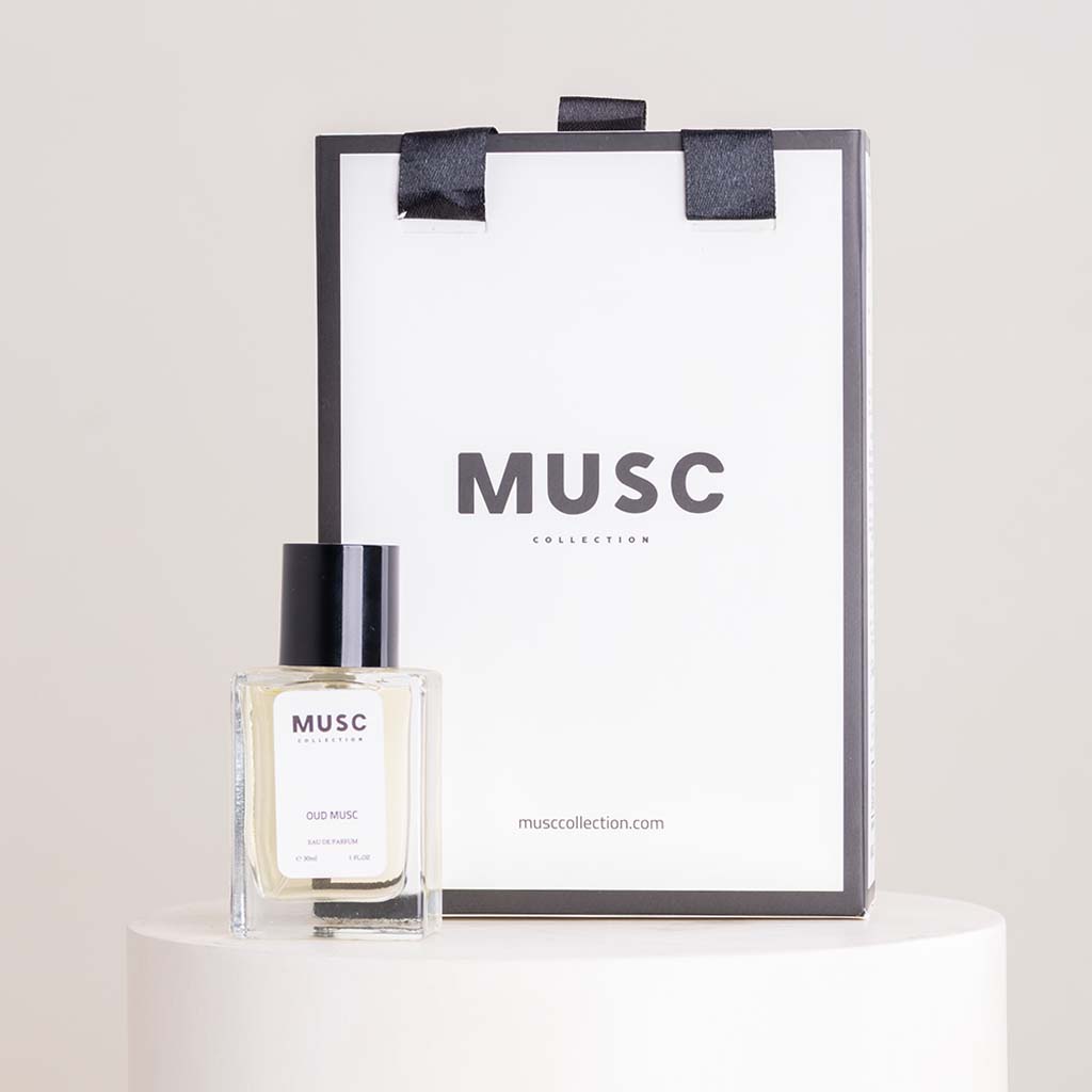 product-image-عطر مسك عود مسك مع باقة ورود وردية