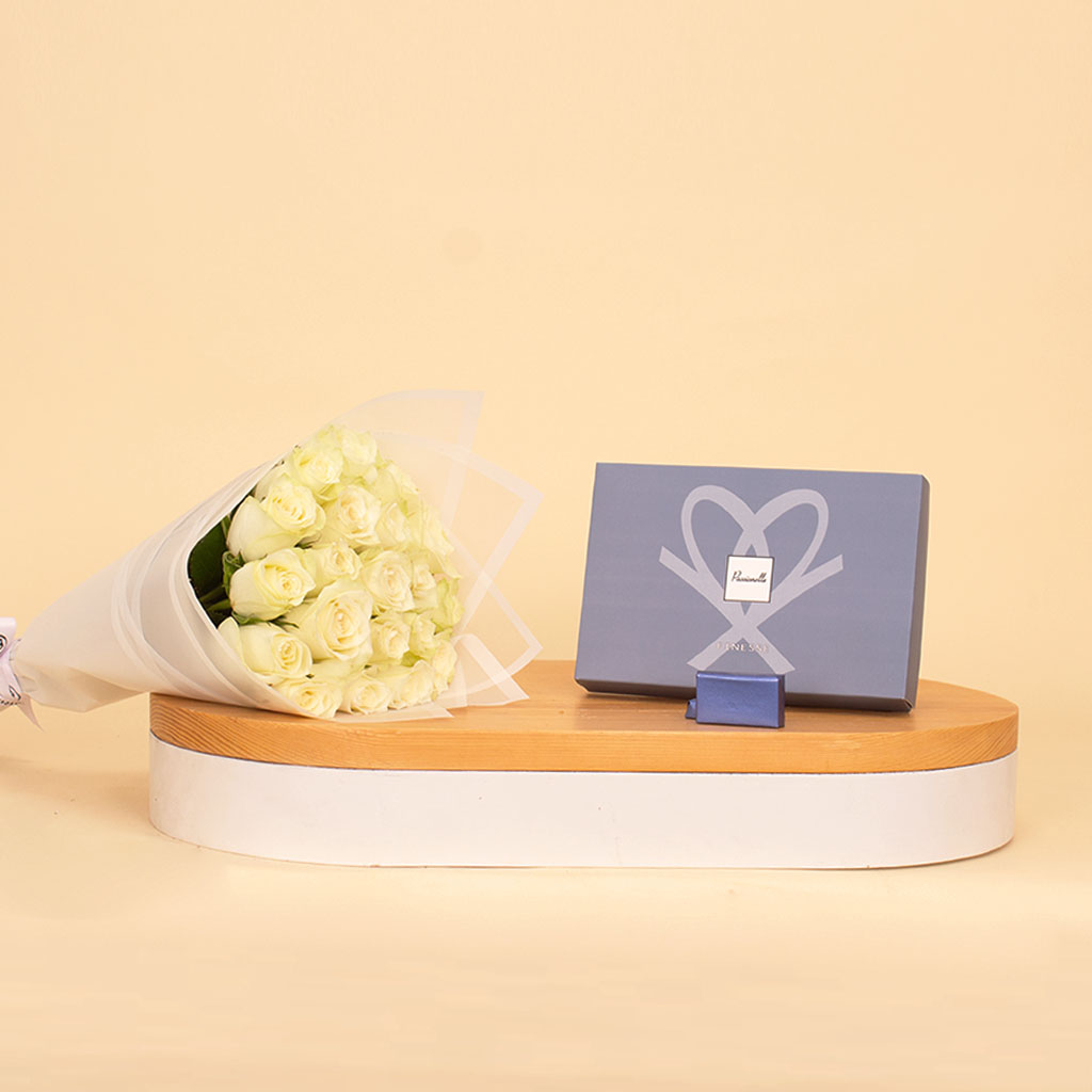 product-image-Passionelle Mini Finesse Box 117g And 15 White Roses