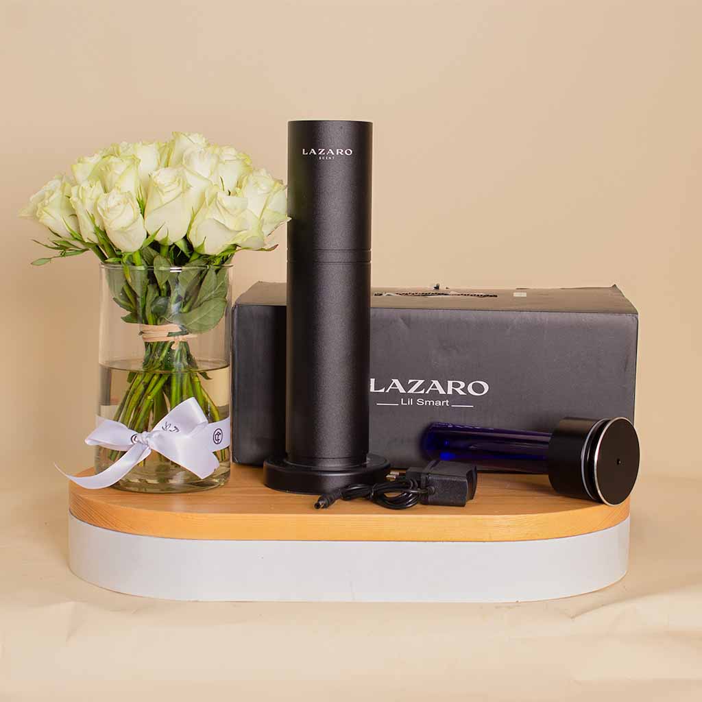 Flowrista Online Flowers Shop Lazaro Lil Smart Black with White Roses – Luxury Gift Set