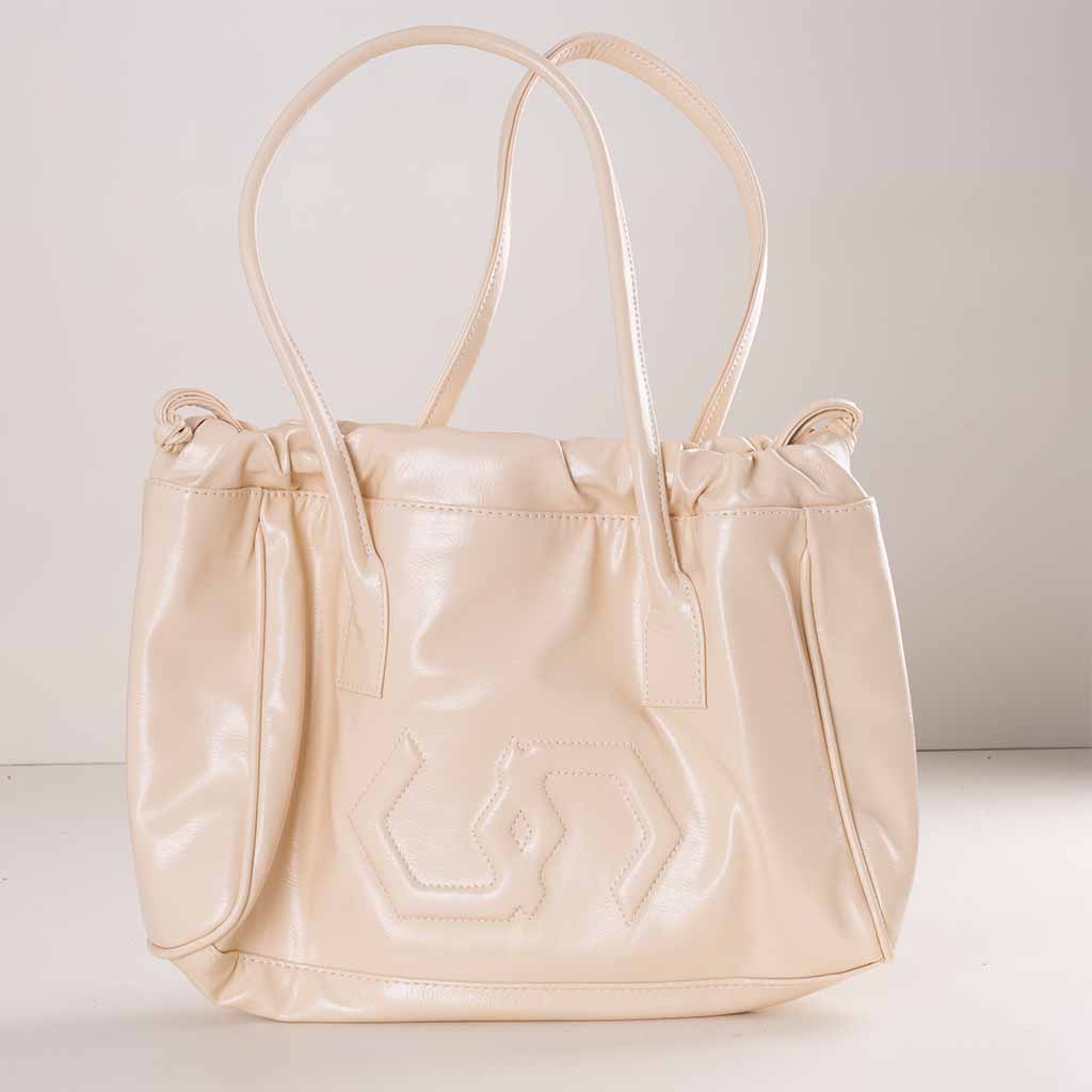 product-image-حقيبة كوكان بيج وباقة ورود بيضاء