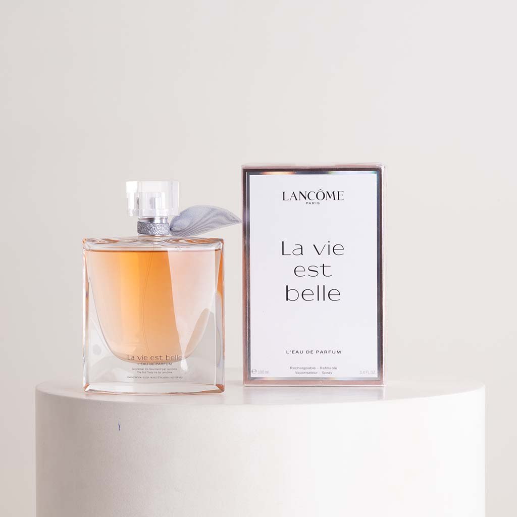 product-image-عطر لانكوم لا في إيست بيل وباقة من الورود الحمراء