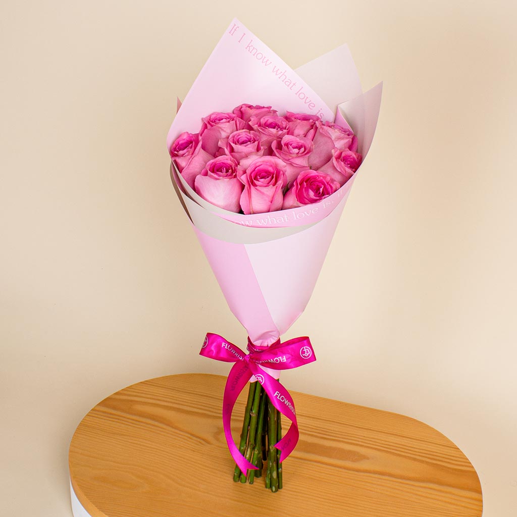 product-image-Hand Bouquet of 12 Pink Roses