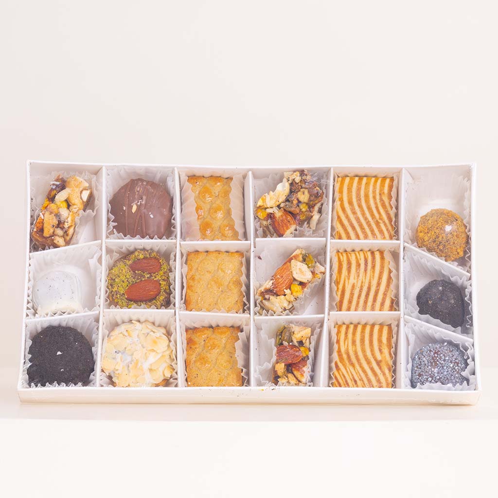product-image-Zadna Premium Dates & Revival Roses Bouquet