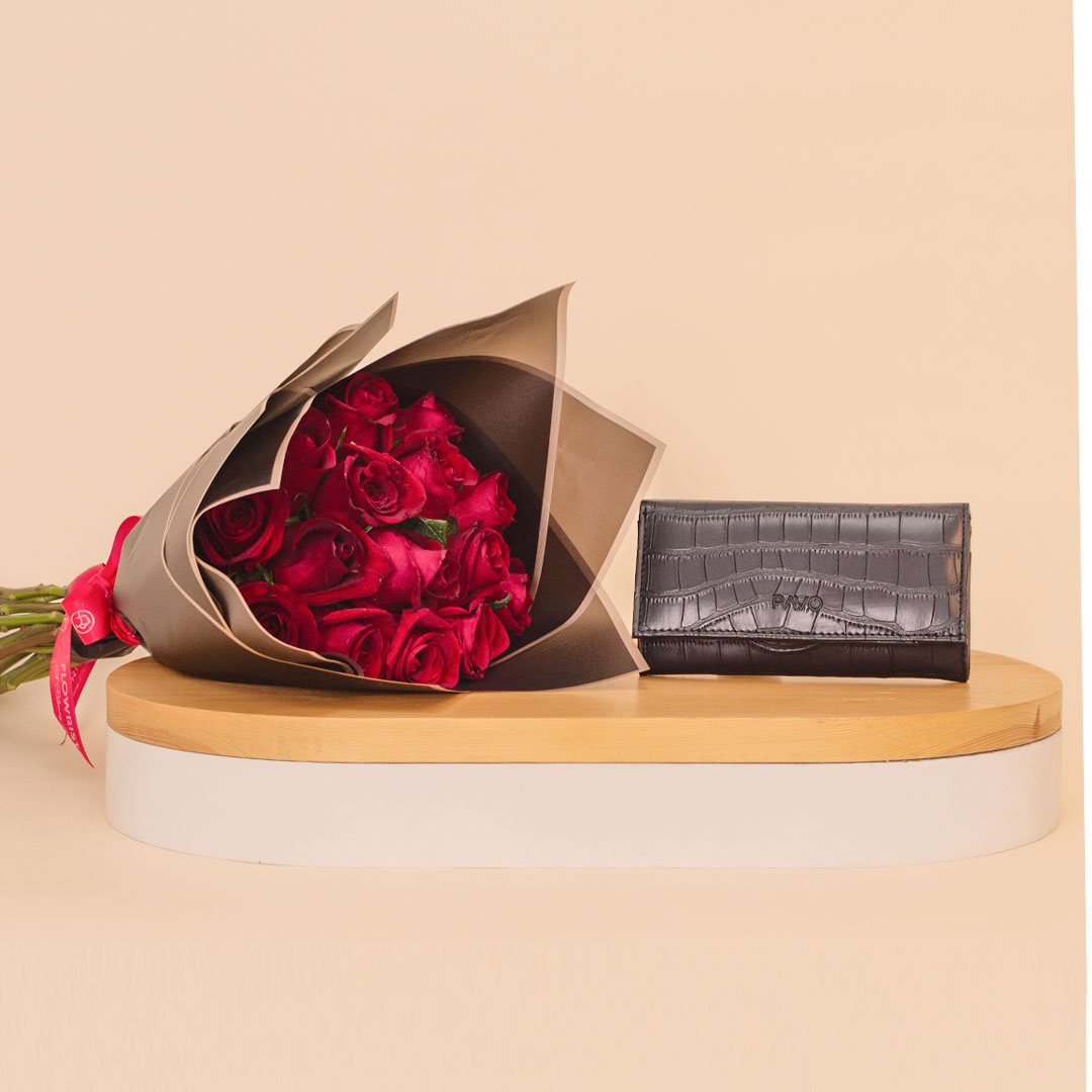 product-image-محفظة بافو النسائية السوداء مع باقة من الورود الحمراء