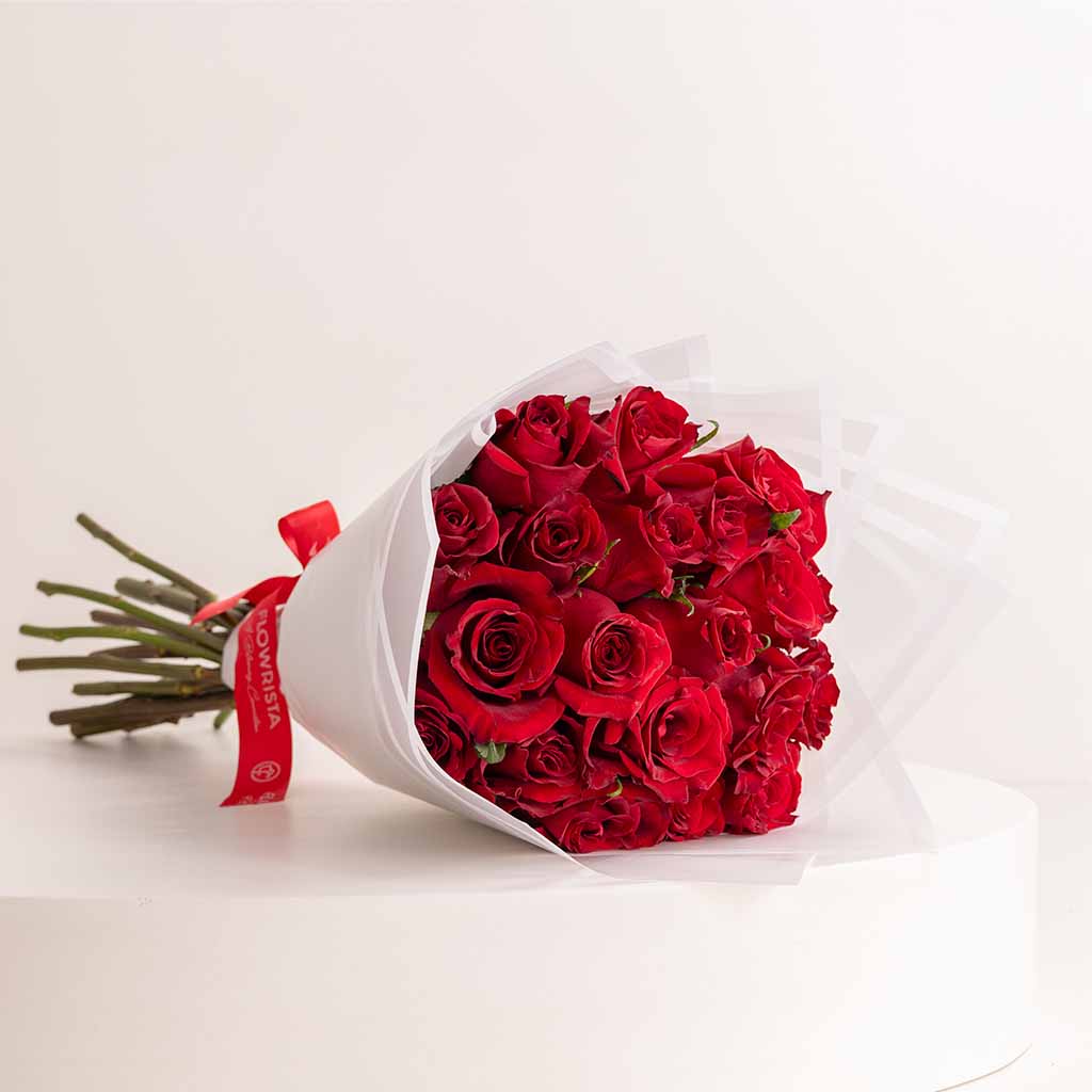 product-image-Voila White Forest Cake & 15 Red Roses