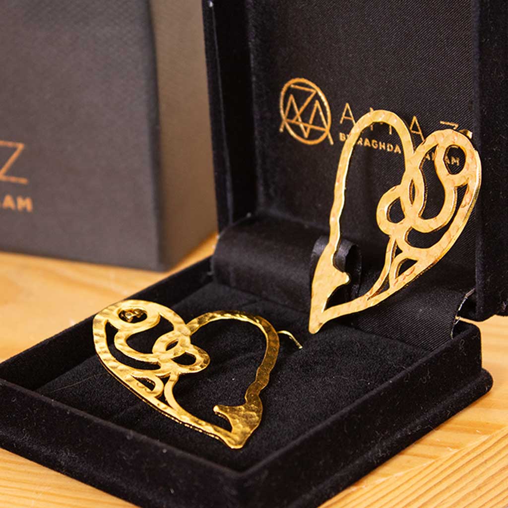 product-image-Amaz Eternal Love Earring & 20 Mix Roses