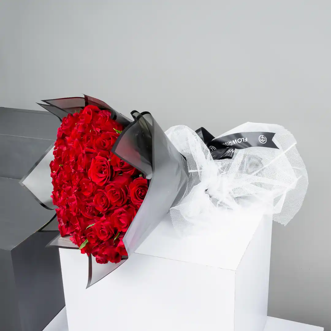 product-image-Luxury Hand Bouquet – Red Roses