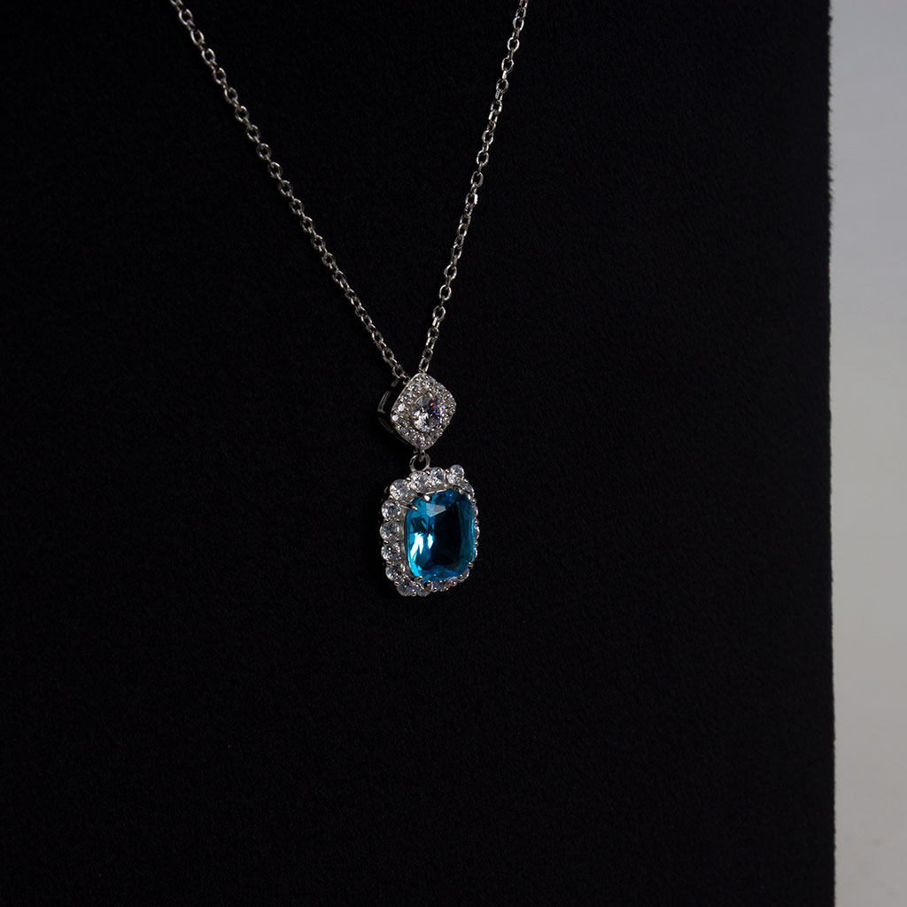 Flowrista Online Flowers Shop Markiz necklace with blue stone