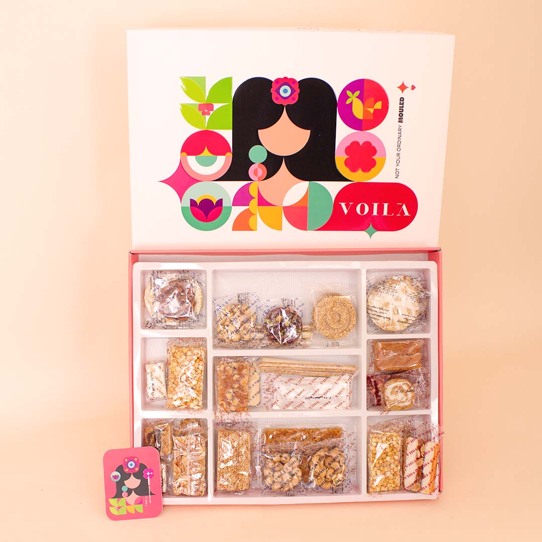 product-image-VOILA Mouled Box – Medium (45 pcs) with Vase of 20 White Roses