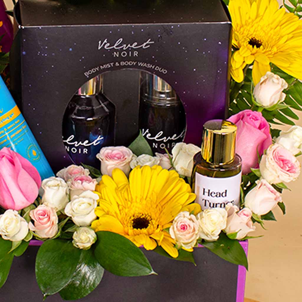 product-image-مجموعة فاخرة للعناية بالجمال والعطور مع زهور نضرة