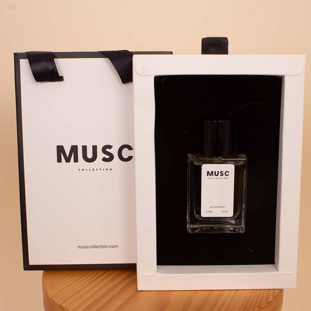product-image-MUSC Oud Musc Perfume & Felizmoda Gold-Plated Silver Necklace with Red Roses Bouquet