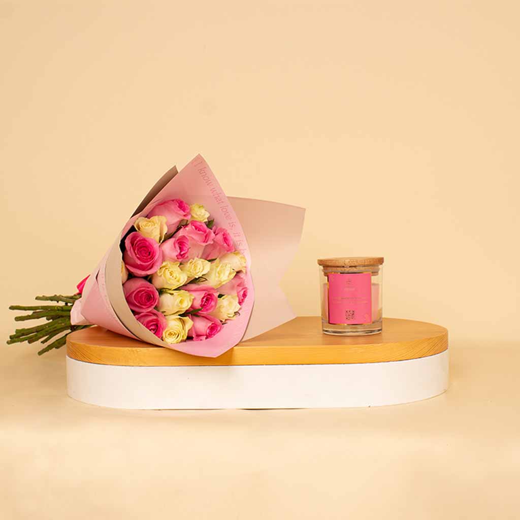 product-image-هدية خالدة: ورود بيضاء - ٢٠ ساقًا وشمعة