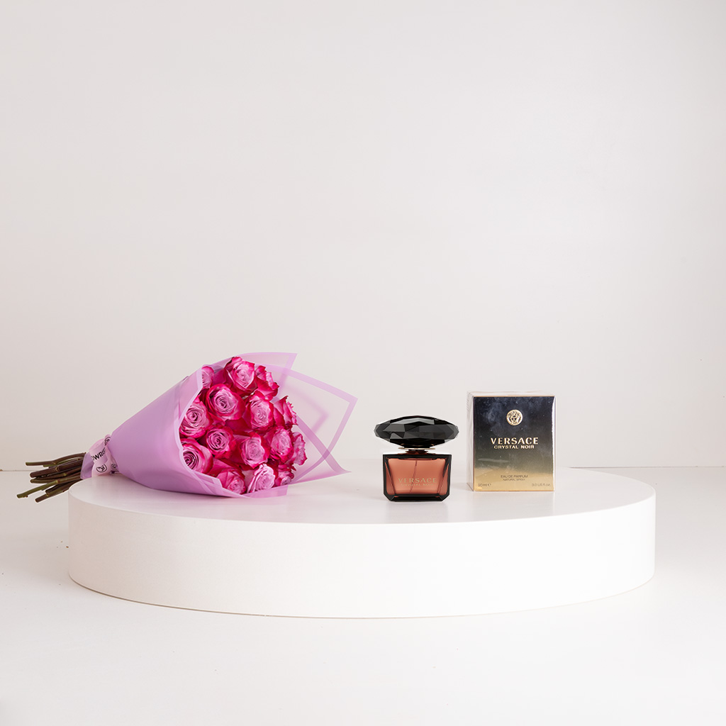 Flowrista Online Flowers Shop عطر كريستال نوار من فرزاتشي للنساء 90 مل وباقة من الورود البنفسجية