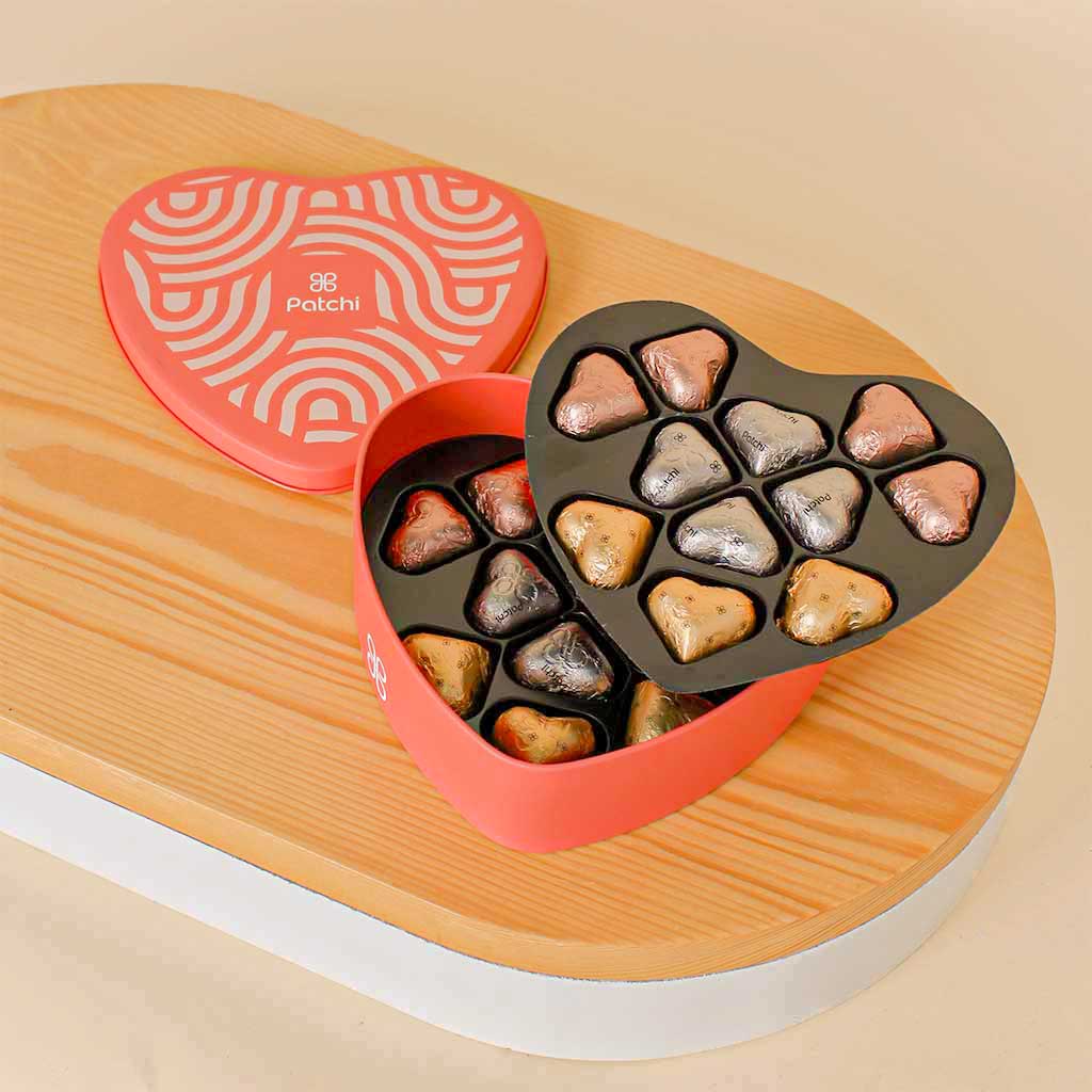 product-image-Patchi Tin Box of 22 Pieces | Romantic Hand Bouquet 20 Flowers