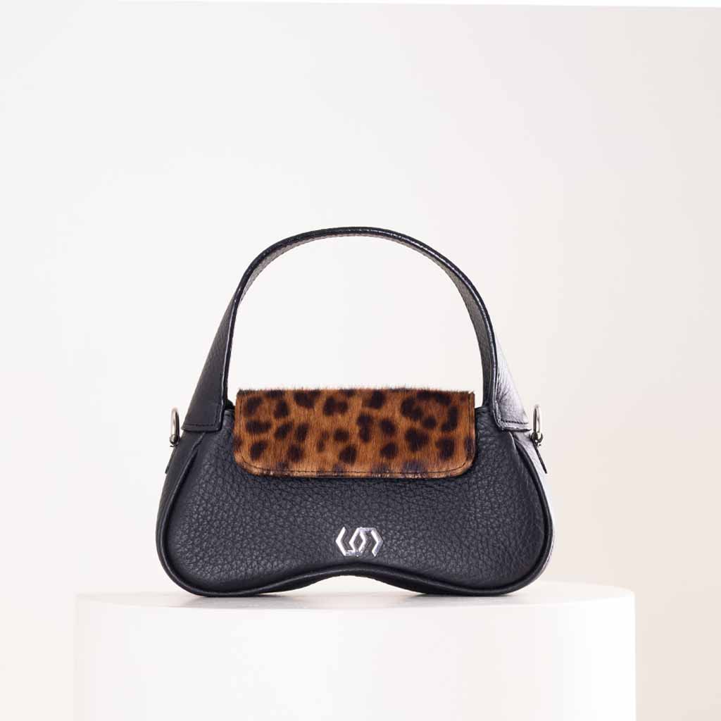 product-image-حقيبة كوكان بلاك تايجر وباقة ورود بيضاء