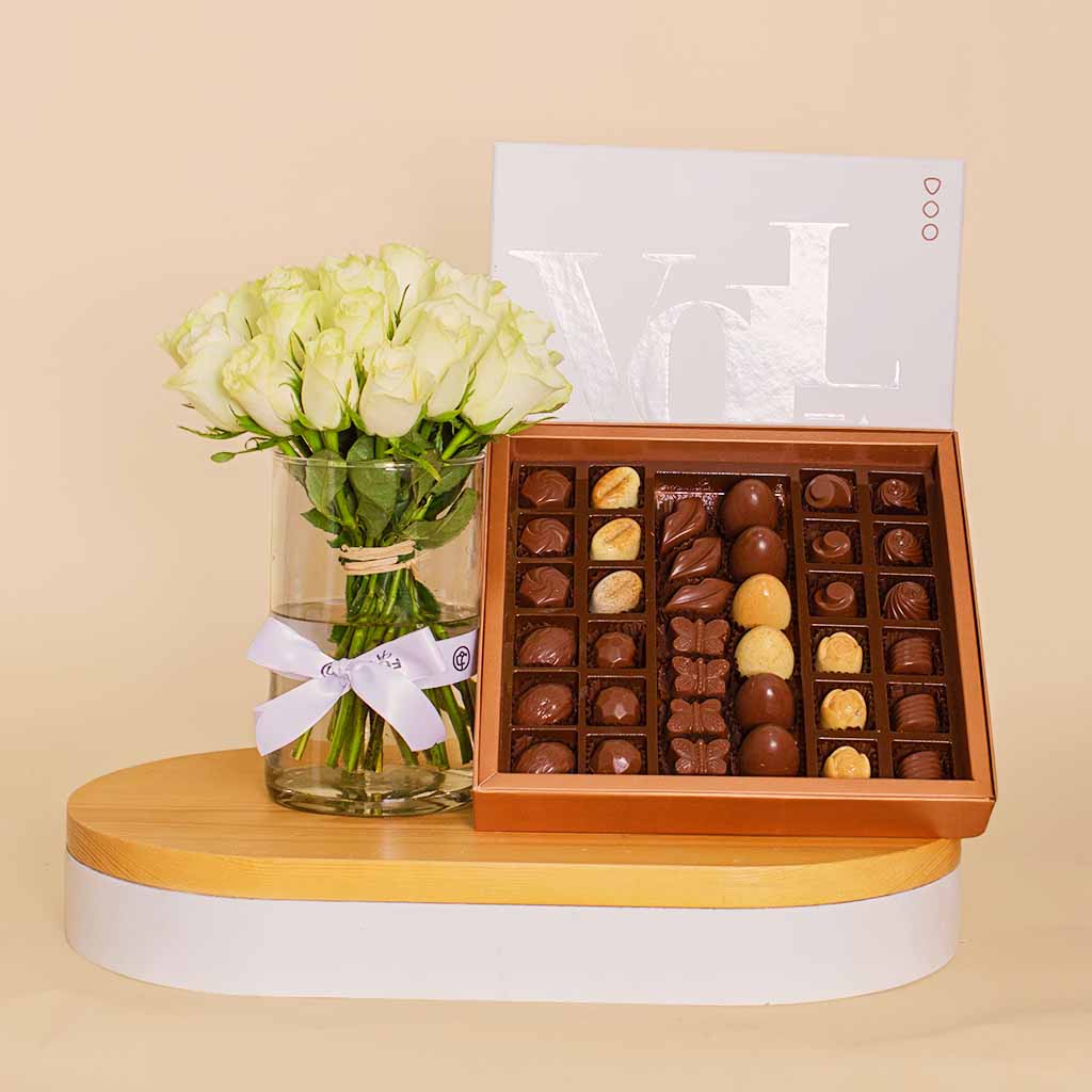 Flowrista Online Flowers Shop Voila Belgian Chocolates & Vase 25 White Rose