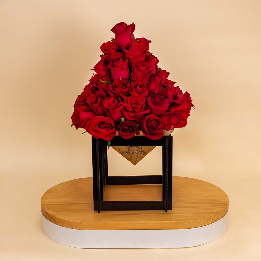 product-image-Flowrista Louvre Love Box – Luxurious Red Roses