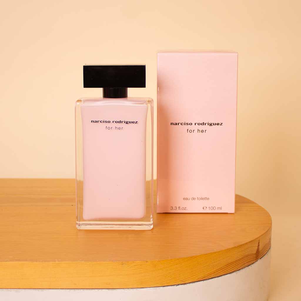 product-image-Narciso Rodriguez Musc Black Elegance Perfume & Pink Roses Hand Bouquet