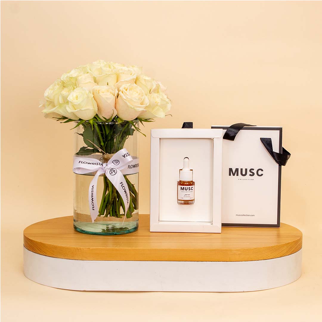 Flowrista Online Flowers Shop MUSC Toffee Musk Oil 10ml & White Roses Vase