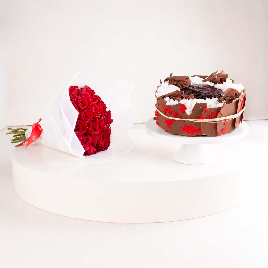 product-image-Voila Black Forest Cake & 15 Red Roses