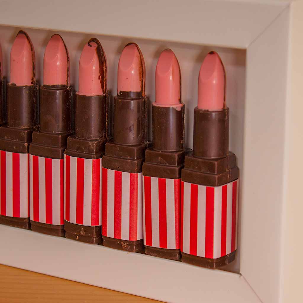 product-image-Shanshal Chocolate Lipstick & 20 White Roses Vase