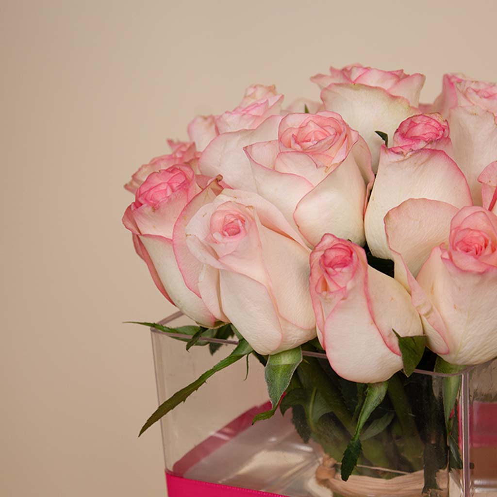 product-image-Patchi Premium Box (940g) & 15 Roses Gift
